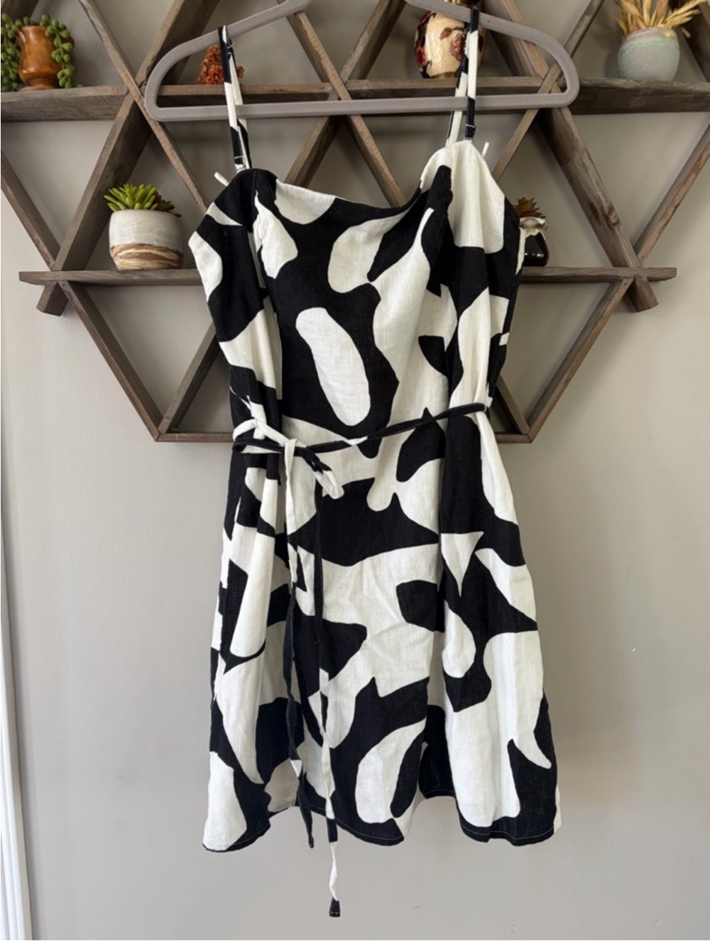 Abercrombie & Fitch Black and White tie-waist skort dress. Size Large Tall.
